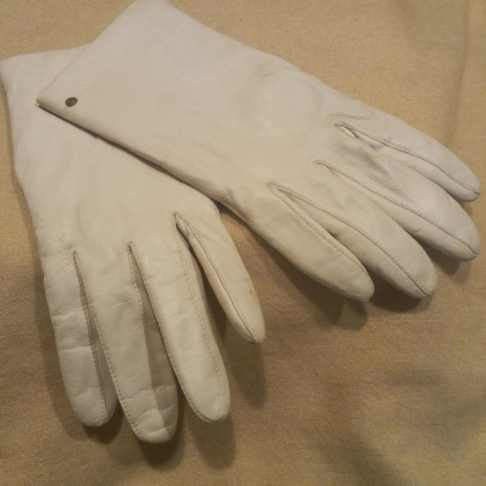 Aris brand cream color leather gloves, 100% cashmere lining, size 7 & one-half